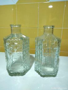 Antigüedades: lote de dos botellas de cristal grueso tallado 750 ml